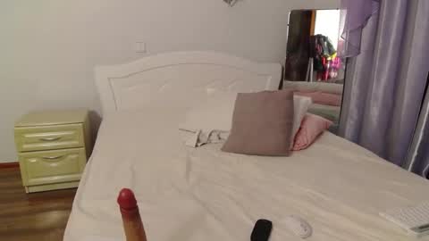 monicaluxxx online show from December 8, 4:28 pm