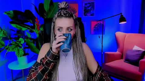 monicariley online show from May 5, 10:01 am