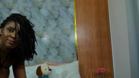 Snapshot of monicaroux chatting on November 27, 2:41 pm online show from November 27, 2:41 pm