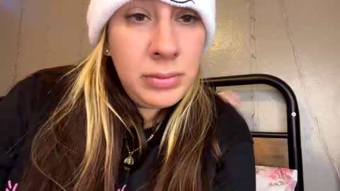 Snapshot of monicav21 chatting on December 10, 2:28 pm Monica online show from December 10, 2:28 pm