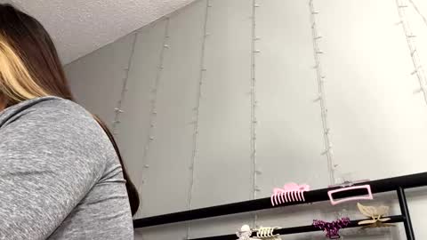 Snapshot of monicav21 chatting on December 13, 4:11 am Monica online show from December 13, 4:11 am