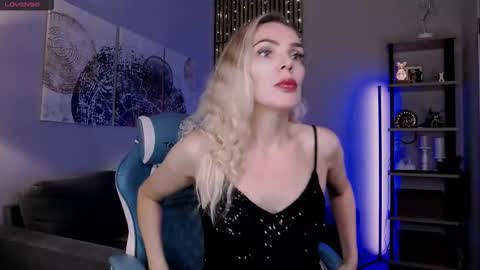 monicharm online show from September 14, 1:32 pm
