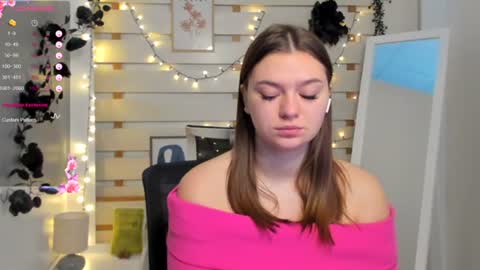 Snapshot of monika_youu chatting on March 10, 7:13 am Monika online show from March 10, 7:13 am