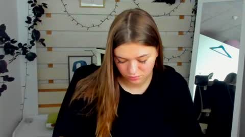 Snapshot of monika_youu chatting on April 11, 7:24 am Monika online show from April 11, 7:24 am