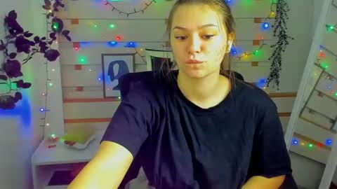 Snapshot of monika_youu chatting on April 17, 7:44 am Monika online show from April 17, 7:44 am