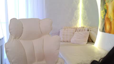 Snapshot of monique_a chatting on April 3, 10:46 am Ask me online show from April 3, 10:46 am