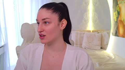 Snapshot of monique_a chatting on April 20, 8:50 am Ask me online show from April 20, 8:50 am