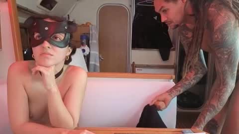 Snapshot of monkandmia chatting on December 18, 5:57 am Monk and Mia online show from December 18, 5:57 am