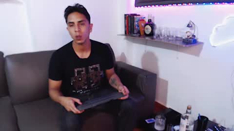 simon dice online show from February 4, 5:45 pm