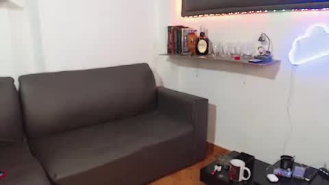 simon dice online show from February 11, 8:10 pm