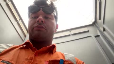 Snapshot of monkeydward chatting on February 19, 2:07 am monkeydward online show from February 19, 2:07 am