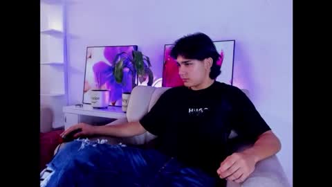 Snapshot of monky_0002 chatting on March 3, 1:06 pm monky_0002 online show from March 3, 1:06 pm