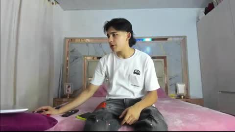 Snapshot of monky_0002 chatting on March 15, 11:33 pm monky_0002 online show from March 15, 11:33 pm