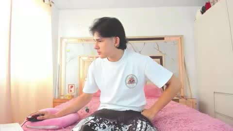 Snapshot of monky_0002 chatting on March 18, 6:33 pm monky_0002 online show from March 18, 6:33 pm