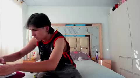 Snapshot of monky_0002 chatting on March 22, 9:51 pm monky_0002 online show from March 22, 9:51 pm