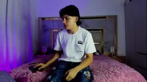 Snapshot of monky_0002 chatting on March 26, 3:23 am monky_0002 online show from March 26, 3:23 am