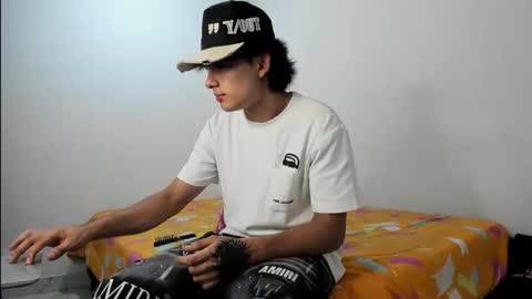 monky_0002 online show from May 7, 9:20 pm