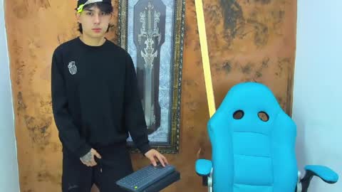 monky_0002 online show from June 4, 8:37 pm