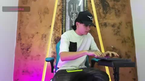 monky_0002 online show from June 23, 12:36 pm