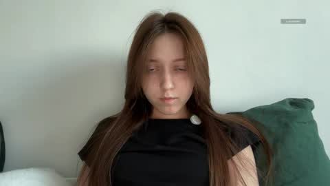 Snapshot of monnymoonn chatting on June 5, 8:31 am Mary online show from June 5, 8:31 am