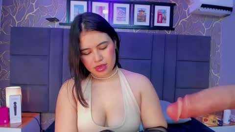 Snapshot of monserrat_girl chatting on December 14, 4:18 am online show from December 14, 4:18 am