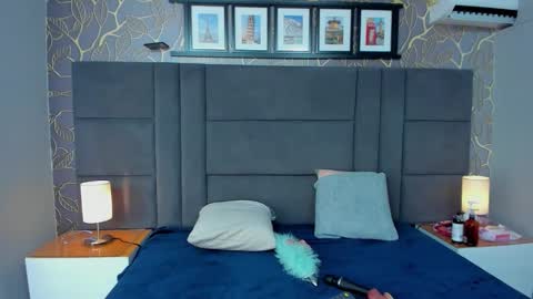 Snapshot of monserrat_girl chatting on December 18, 3:56 am online show from December 18, 3:56 am