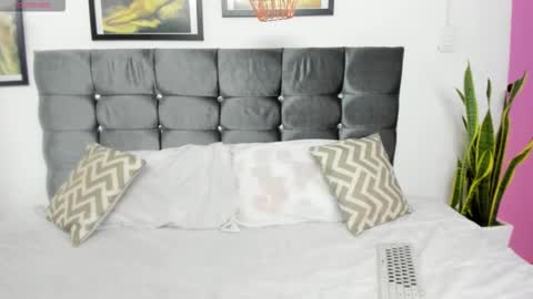 Snapshot of monserrat_j chatting on November 27, 3:19 am MONSERRAT online show from November 27, 3:19 am