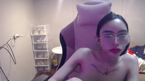 Snapshot of monstercockselfsuck chatting on February 4, 11:16 am ELYSE A SIMPLE GIRL online show from February 4, 11:16 am