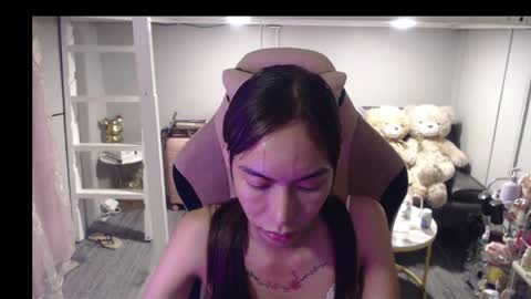 ELYSE A SIMPLE GIRL online show from May 8, 11:04 am