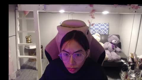 ELYSE A SIMPLE GIRL online show from May 25, 12:00 pm