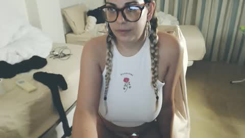 Monse online show from June 6, 9:08 pm
