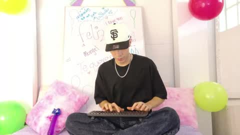 Snapshot of monyel_blake chatting on June 6, 11:59 am online show from June 6, 11:59 am