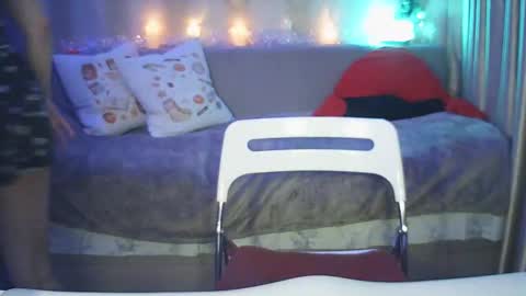 moodiemira online show from January 17, 8:23 pm