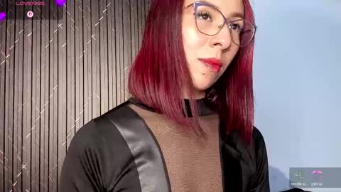 Snapshot of moolly_evanz chatting on April 18, 4:55 pm moolly_evanz online show from April 18, 4:55 pm