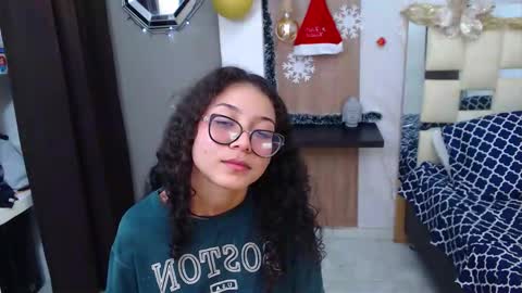 moon_and_fire_ online show from November 24, 4:34 am