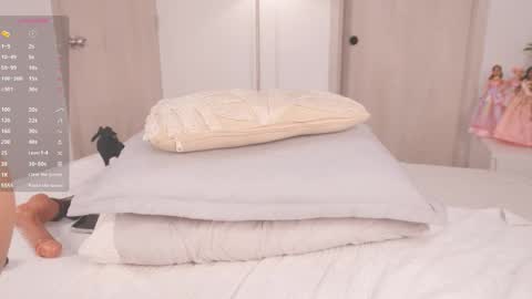 Snapshot of moon_angels chatting on January 9, 11:39 pm Angels online show from January 9, 11:39 pm