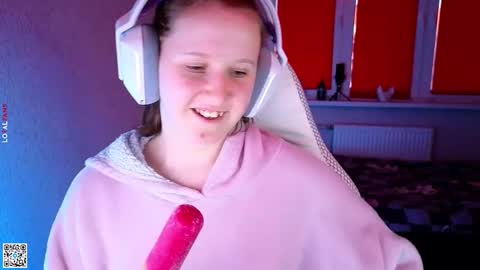 Lola online show from September 28, 2:55 pm