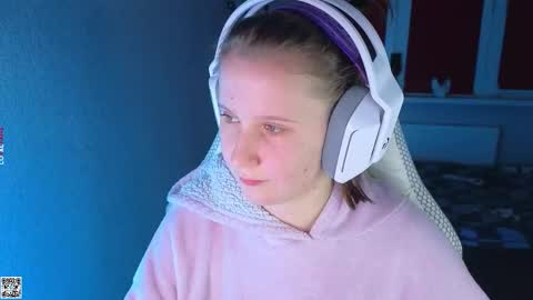 Lola online show from October 16, 3:24 pm