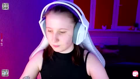 Lola online show from March 25, 5:30 pm