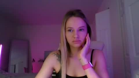Snapshot of moon_light_girl chatting on June 13, 11:30 am moon_light_girl online show from June 13, 11:30 am
