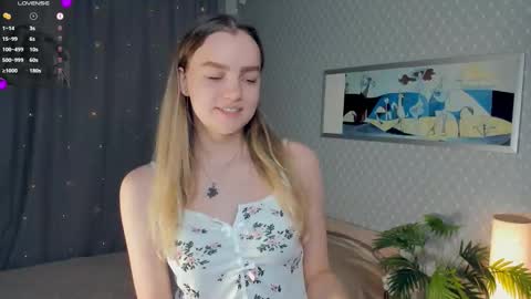 Snapshot of moon_puzzles chatting on November 29, 7:28 pm moon_puzzles online show from November 29, 7:28 pm