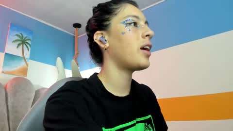 Snapshot of moon_winy chatting on October 17, 11:24 am Winy online show from October 17, 11:24 am