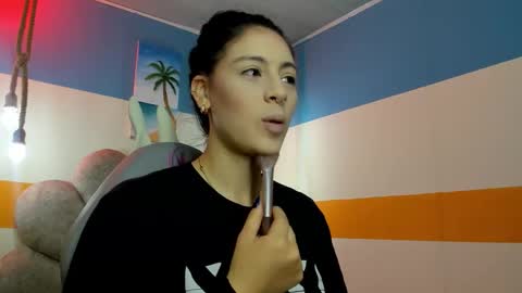 Snapshot of moon_winy chatting on October 31, 11:44 am Winy online show from October 31, 11:44 am