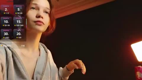 Snapshot of moonberry_yi chatting on June 10, 8:52 pm VIPER online show from June 10, 8:52 pm