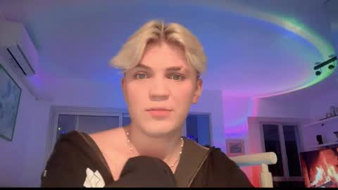 moonflamek online show from February 22, 7:12 pm