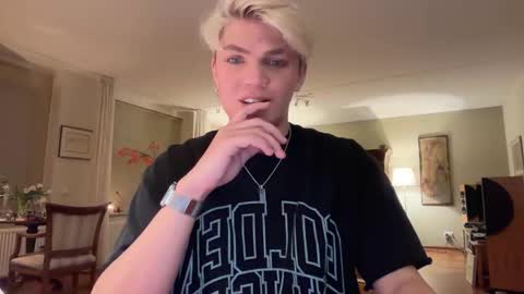 moonflamek online show from March 15, 9:54 pm