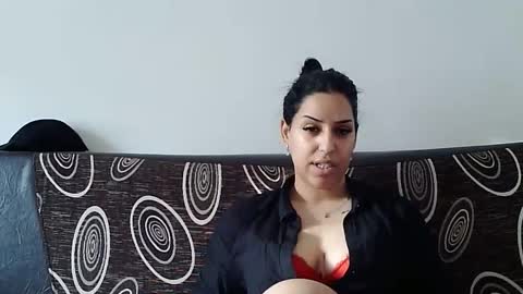 Snapshot of moonie_claire chatting on March 17, 2:42 pm Claire online show from March 17, 2:42 pm