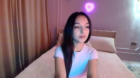 Mia online show from November 22, 11:31 am