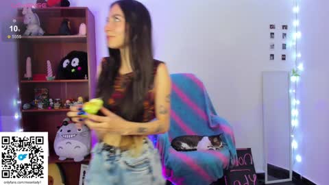 MOON  online show from December 8, 12:18 am