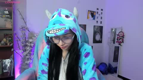 Snapshot of moonlady_ chatting on December 16, 4:17 am MOON online show from December 16, 4:17 am